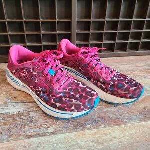 Brooks Women's Pink Running Shoes Size 11